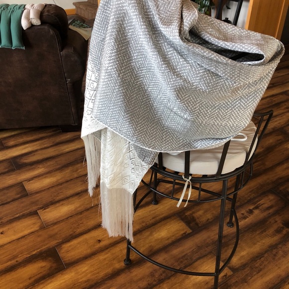 Stunning wrap - Picture 2 of 2